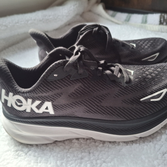 Hoka Clifton 9 Black and White - Women's Size 10 - Picture 3 of 16